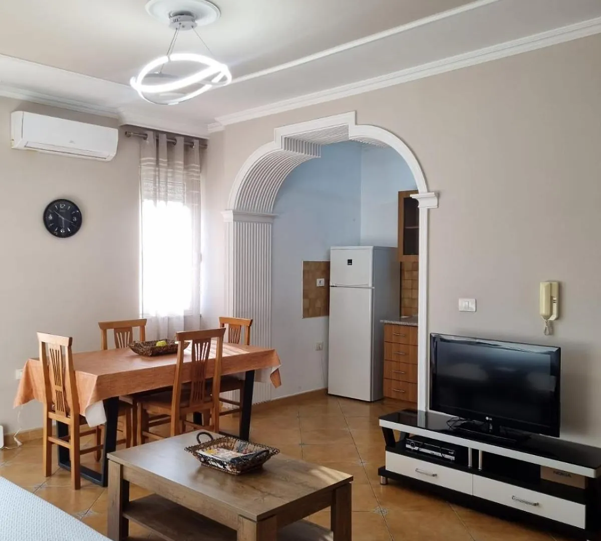 Sandra'S Apartment In Tirana Center 홈스테이